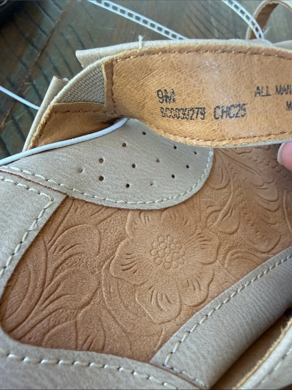Women’s BOC Born Sandals Shoe New 9 Toe Ring NWT